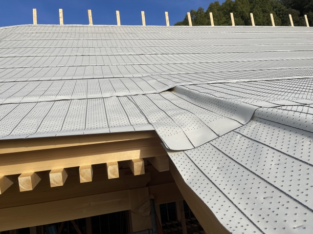 屋根の葺き替え工事は劣化した屋根を取り替えること