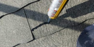 スレート屋根のひび割れは補修が必要！劣化症状・補修方法・費用相場を解説