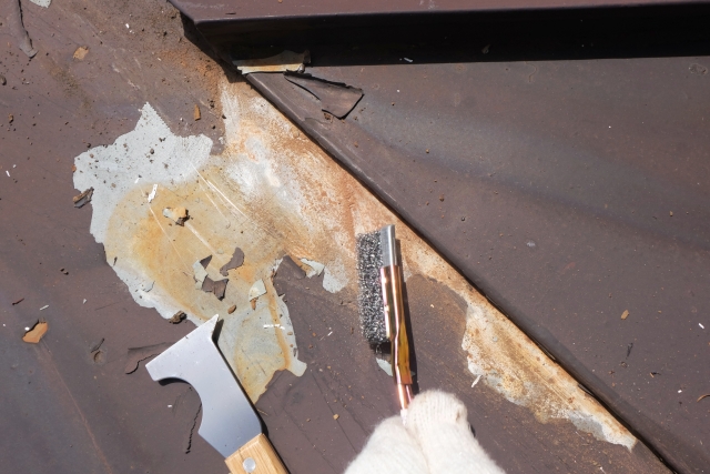 トタン屋根のメンテナンス時期｜補修が必要な7つのサイン